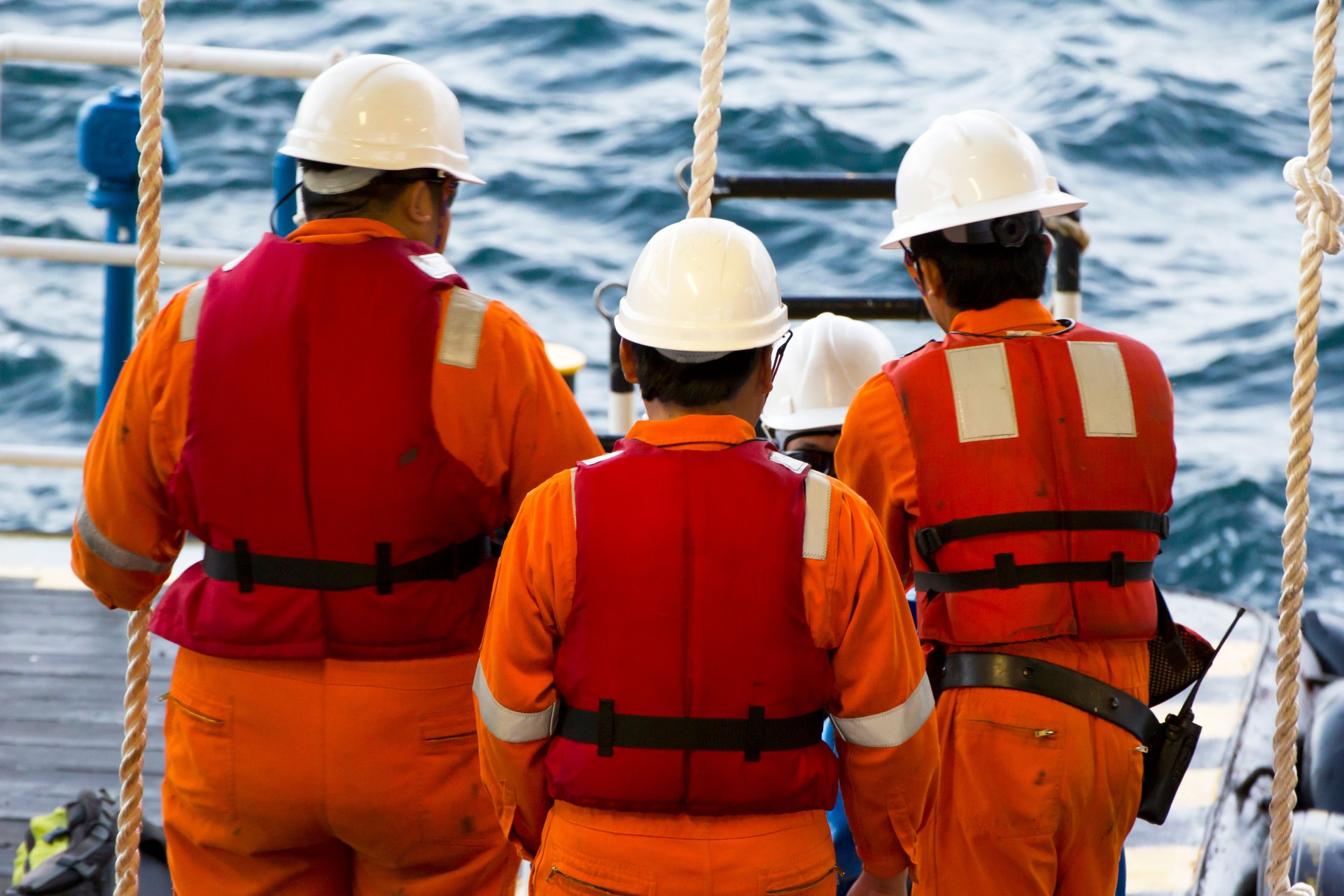 Roughnecks transported to an offshore platform